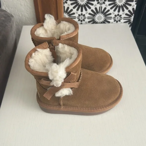 Koolaburra by UGG toddler size 5 Boots - Picture 2 of 3